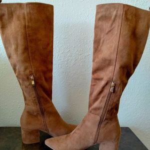 NWT Rouge boots size 5-6